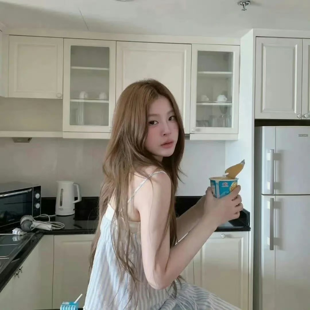 北京伴游女生允月的资料